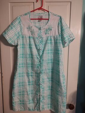 Cozee Corner Women L Woven Plaid Gown V-Neck Short Sleeve Button Embroidered